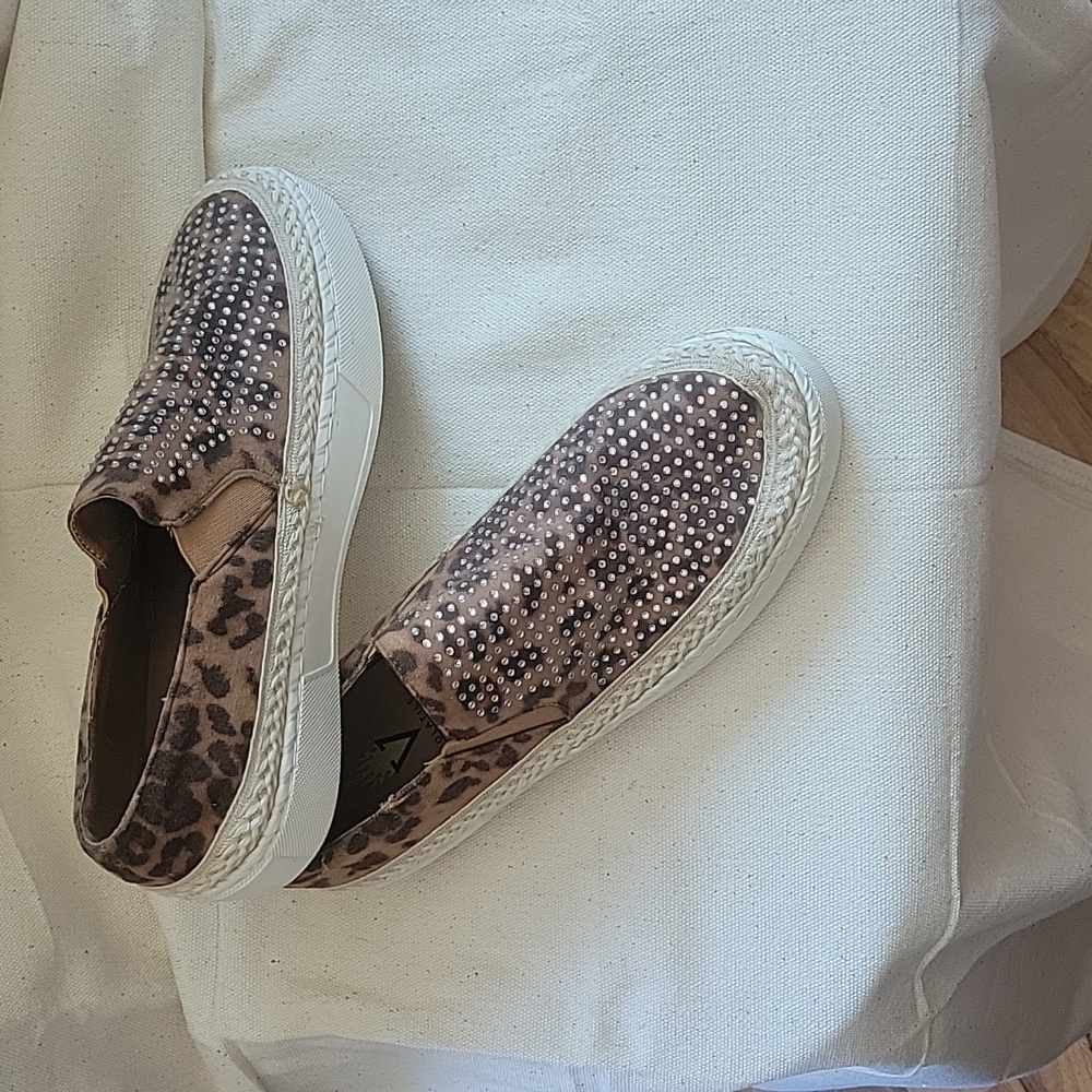 Womens Volatile Leopard Print Loafers; Size 8 1/2